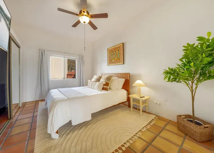 Holiday home And Quiet 2 Bedroom Lovely Remodel *