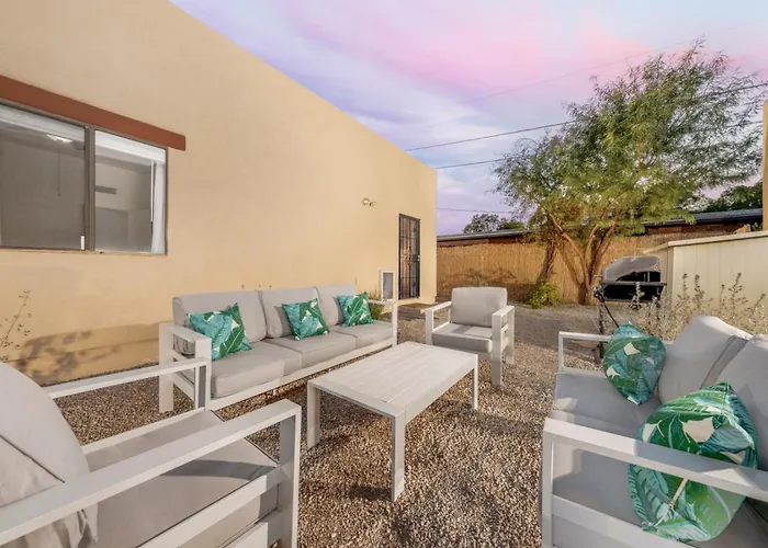 Holiday home And Quiet 2 Bedroom Lovely Remodel *